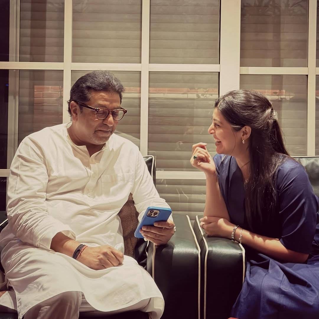 'राजा माणूस' अशी कमेंट अभिनेता स्वप्निल जोशीने केली आहे. तर कुशल बद्रिके, पुष्कर जोग यांसारख्या कलाकारांनीही त्यावर प्रतिक्रिया दिल्या आहेत. तेजस्विनीने याआधीही राज ठाकरे यांच्या वाढदिवसानिमित्त आणि इतर विविध प्रसंगी अनेकदा सोशल मीडियावर विशेष पोस्ट लिहिल्या आहेत.