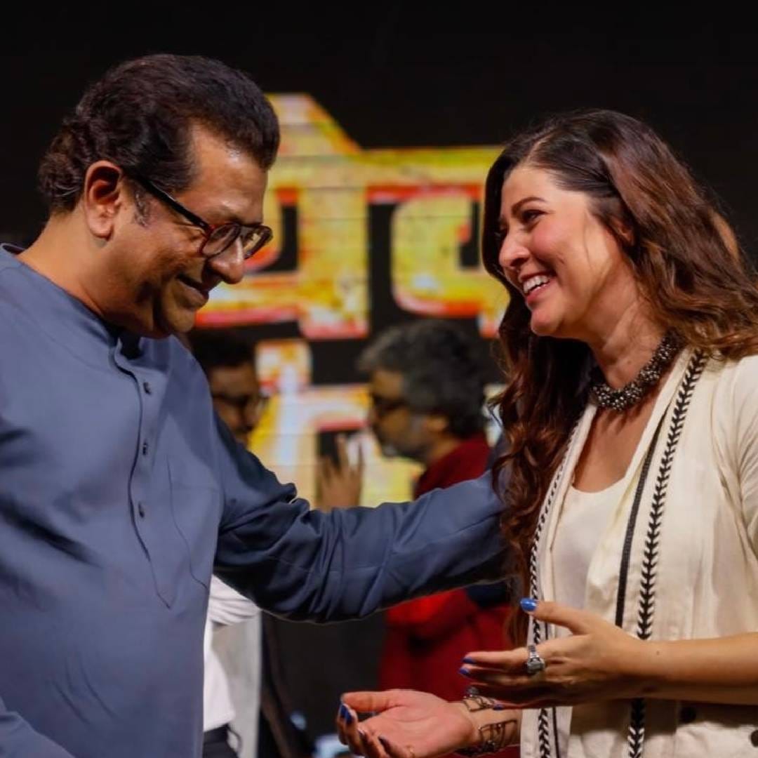 या पोस्टच्या अखेरीस तेजस्विनीने राज ठाकरेंचा एक फोटो शेअर केला आहे. त्यावर लिहिलं आहे, 'समय प्रसंग ओळखावा, राग निपटुनी काढावा. आला तरी कळो न द्यावा, जनांमध्ये.' तेजस्विनीच्या या पोस्टवर अनेक मराठी कलाकारांनीही लाइक्स आणि कमेंट्सचा वर्षाव केला आहे.