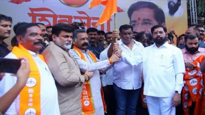 मी विधानपरिषदेसाठी इच्छुक होतो पण...नाराजीच्या चर्चेनंतर राजन साळवी पहिल्यांदाच बोलले, सगळं सांगून टाकलं! मी विधानपरिषदेसाठी इच्छुक होतो पण...नाराजीच्या चर्चेनंतर राजन साळवी पहिल्यांदाच बोलले, सगळं सांगून टाकलं!
