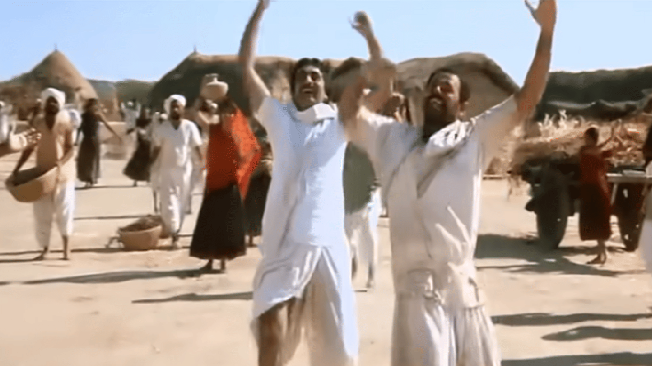 ‘इंडियाज बेस्ट डान्सर 5’मध्ये सहभागी होताना राजू खान यांनी सांगितले की, ‘घनन घनन’ गाण्याचे चित्रीकरण त्यांच्या कारकिर्दीतील सर्वात कठीण अनुभवांपैकी एक होते. या गाण्याची जबाबदारी मिळाल्यानंतर तयारीसाठी त्यांच्याकडे अत्यंत कमी वेळ होता. सेट पाहिल्यानंतर दुसऱ्याच दिवशी शूटिंग सुरू होणार असल्याने संपूर्ण नियोजन एका रात्रीत करावे लागले.