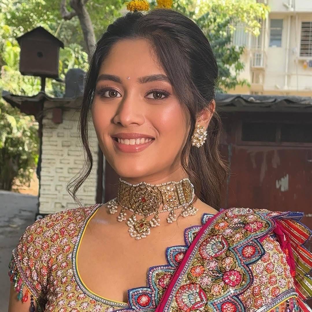 रेवतीच्या लग्नाला अमिताभ बच्चन, जया बच्चन, रणबीर कपूर, रवी किशन, रितेश देशमुख, जिनिलिया देशमुख यांच्यासह अनेक उद्योगपतींनीही हजेरी लावली होती.