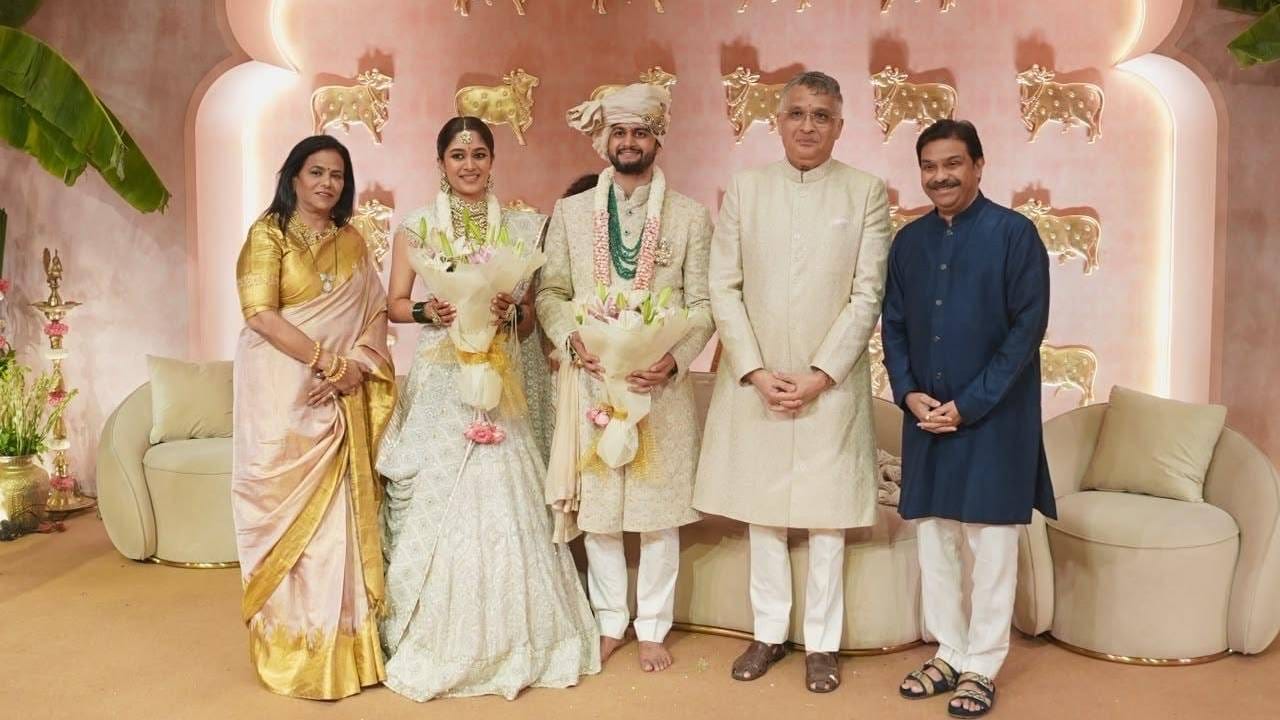 राष्ट्रवादी काँग्रेस (शरदचंद्र पवार) पक्षाच्या खासदार सुप्रिया सुळे आणि सदानंद सुळे यांची कन्या रेवती सुळेचा विवाहसोहळा काल 20 जून रोजी पार पडला. या लग्नाची सध्या राजकीय वर्तुळात चर्चा रंगली आहे.
