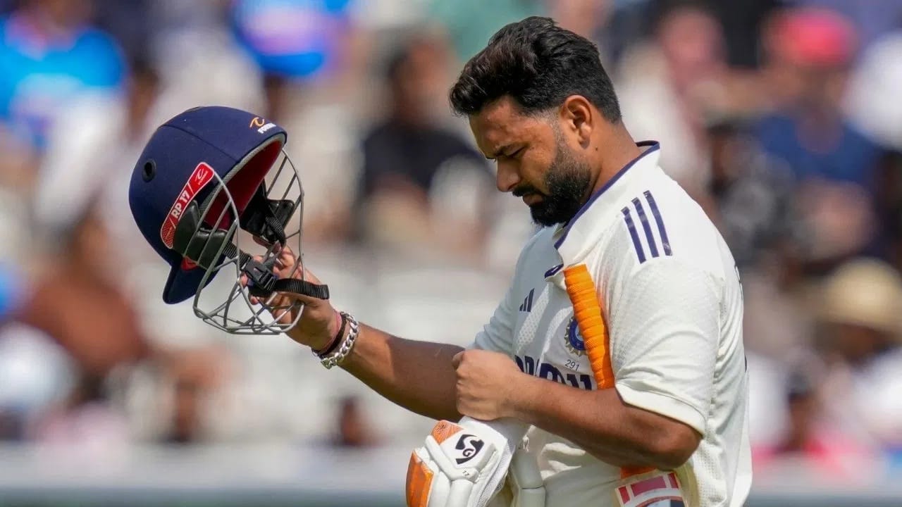 टीम इंडियाचा स्टार विकेटकीपर फलंदाज ऋषभ पंत याने कसोटी क्रिकेटमध्ये आपल्या एकट्याच्या जोरावर अनेक सामन्यात विजय मिळवून दिला आहे. पंतने अफगाणिस्तान विरूद्धच्या एकमेव कसोटी सामन्यासाठी मैदानात उतरताच ऐतिहासिक कामगिरी केली आहे. (Photo Credit: PTI)