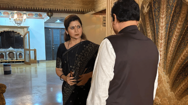 हुबेहुब रुपाली चाकणकर! महाराष्ट्रभर गाजलेल्या खरात प्रकरणावरील चित्रपटाचा First Look समोर हुबेहुब रुपाली चाकणकर! महाराष्ट्रभर गाजलेल्या खरात प्रकरणावरील चित्रपटाचा First Look समोर
