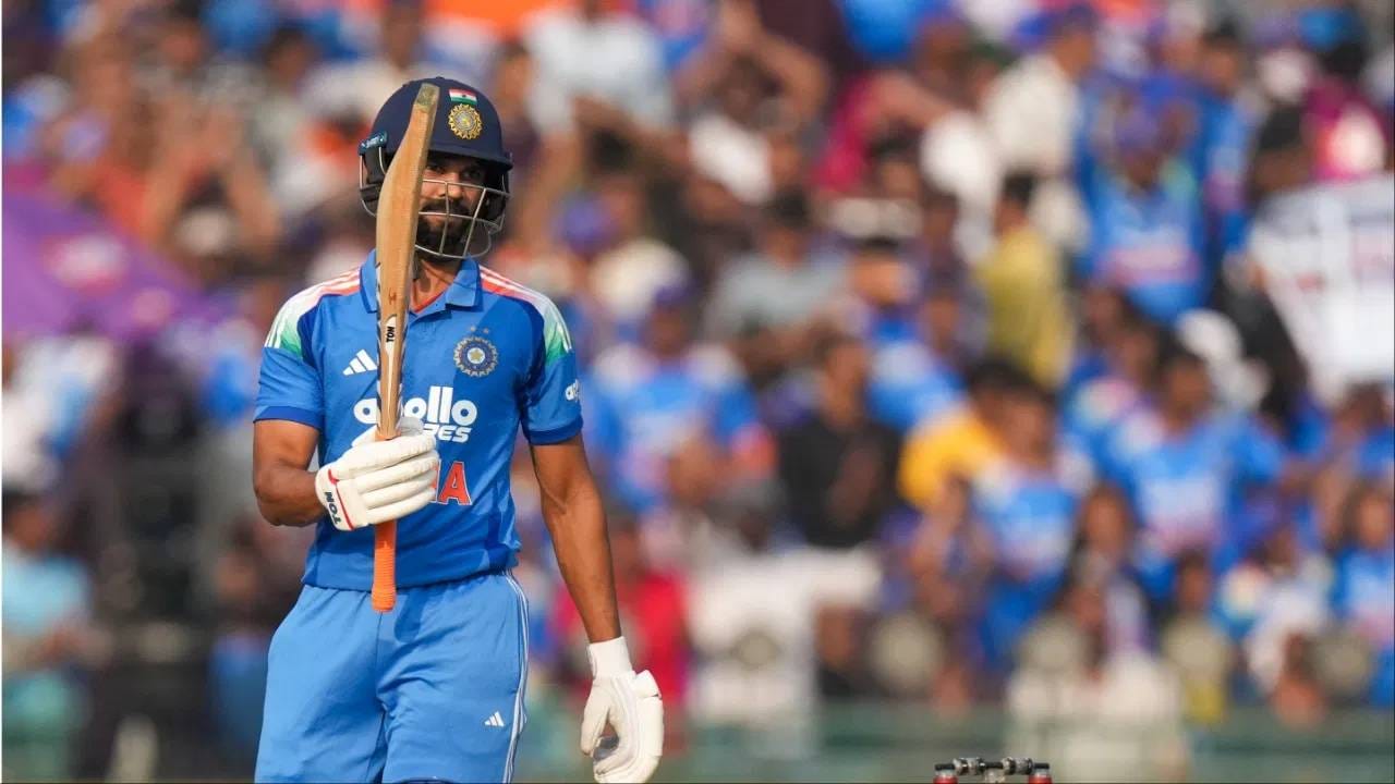 ऋतुराज गायकवाडने श्रीलंका अ विरूद्धच्या सामन्यात 112 चेंडूत शतक पूर्ण केलं. त्याचं लिस्ट ए क्रिकेट कारकिर्दीतील हे 21वं शतक आहे. त्यात त्याने 6 चौकार आणि 3 षटकार मारले. 114 चेंडूत 101 धावा करून बाद झाला. (Photo: PTI)