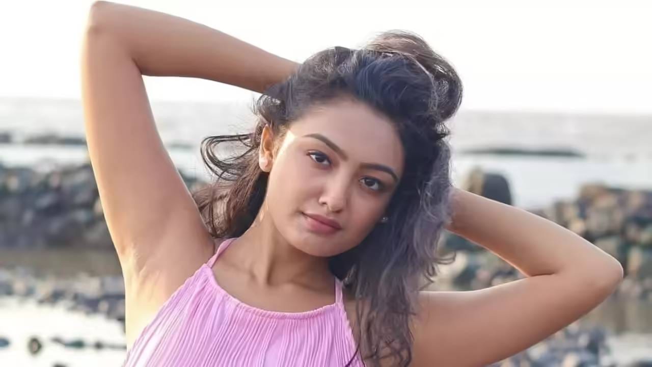 छोट्या पडद्यावरील अतिशय लोकप्रिय अभिनेत्री संचिता उगलेने राहत्या घरात गळफास लावून आत्महत्या केली. तिने वयाच्या 30व्या वर्षी अखेरचा श्वास घेतला. संचिताच्या निधनानंतर चित्रपटसृष्टीमध्ये हळहळ व्यक्ती केली जात आहे. आता संचितासोबत काम केलेल्या अभिनेत्याने तिच्या आत्महत्येविषयी मोठा खुलासा केला आहे.