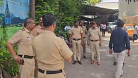 Photo : दिल्लीत हालचाली वाढताच मुंबईत खबरदारी; त्या खासदाराच्या घराबाहेर पोलिसांचा बंदोबस्त वाढला