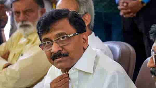 Sanjay Raut : किती खासदार हजर राहणार? ठाकरे गटाच्या बैठकीला निघण्याआधी संजय राऊत यांनी दिली महत्वाची माहिती