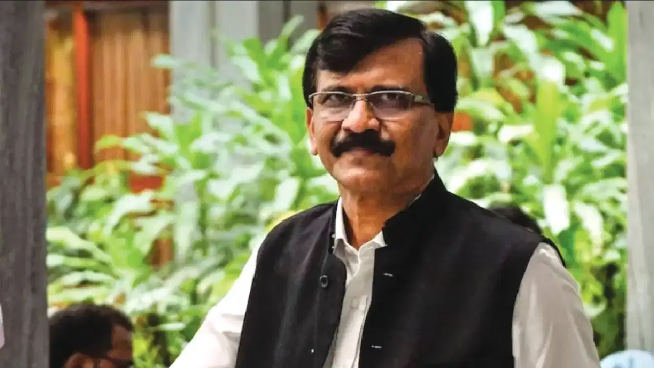 बियर 80 रुपये, पेट्रोल 112 रुपये, घुमना है की झुमना है?; संजय राऊतांनी उडवली खिल्ली बियर 80 रुपये, पेट्रोल 112 रुपये, घुमना है की झुमना है?; संजय राऊतांनी उडवली खिल्ली