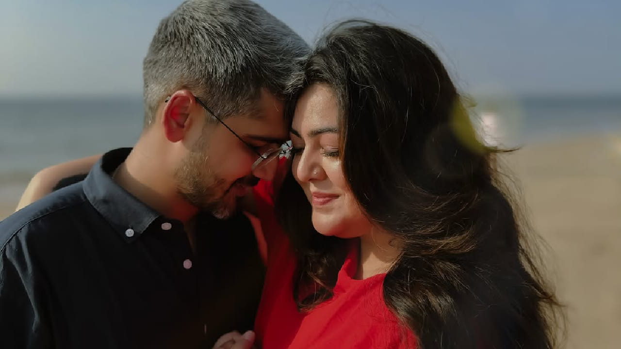 विशेष म्हणजे तिने हे लग्न तब्बल दीड वर्षे गुप्त ठेवले होते. शफक नाझने सोशल मीडियावर तिच्या नवऱ्यासोबतचे काही रोमँटिक फोटो शेअर केले आहेत. समुद्रकिनारी काढलेल्या या खास फोटोशूटमध्ये दोघांमधील प्रेम आणि जवळीक स्पष्टपणे दिसून येते.