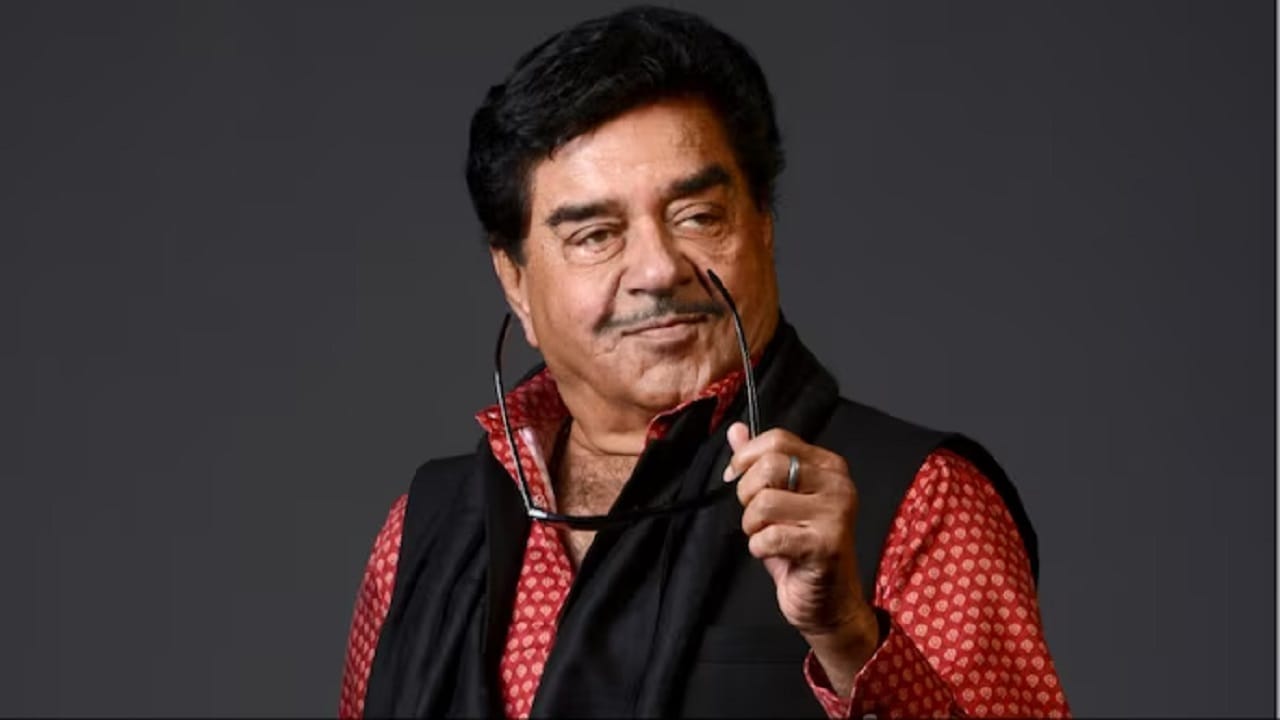 जिथे जेवढं स्पर्श करायचं होतं तेवढं केलंय आता..., नकार देताच एक्स गर्लफ्रेंडवर भडकलेले शत्रुघ्न सिन्हा, कोणी केली पोलखोल? जिथे जेवढं स्पर्श करायचं होतं तेवढं केलंय आता..., नकार देताच एक्स गर्लफ्रेंडवर भडकलेले शत्रुघ्न सिन्हा, कोणी केली पोलखोल?