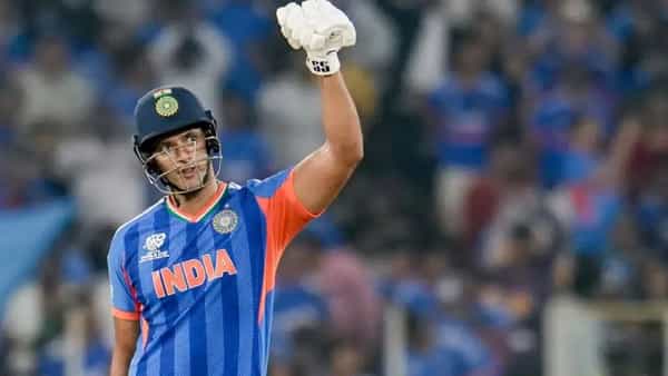 टीम इंडियाचा अनुभवी ऑलराउंडर शिवम दुबे याने आयर्लंड विरूद्धच्या पहिल्या टी 20i सामन्यात खास कामगिरी केली. शिवमने 26 जूनला टी 20i क्रिकेटमध्ये 1 हजार धावा पूर्ण केल्या. (Photo Credit : PTI)