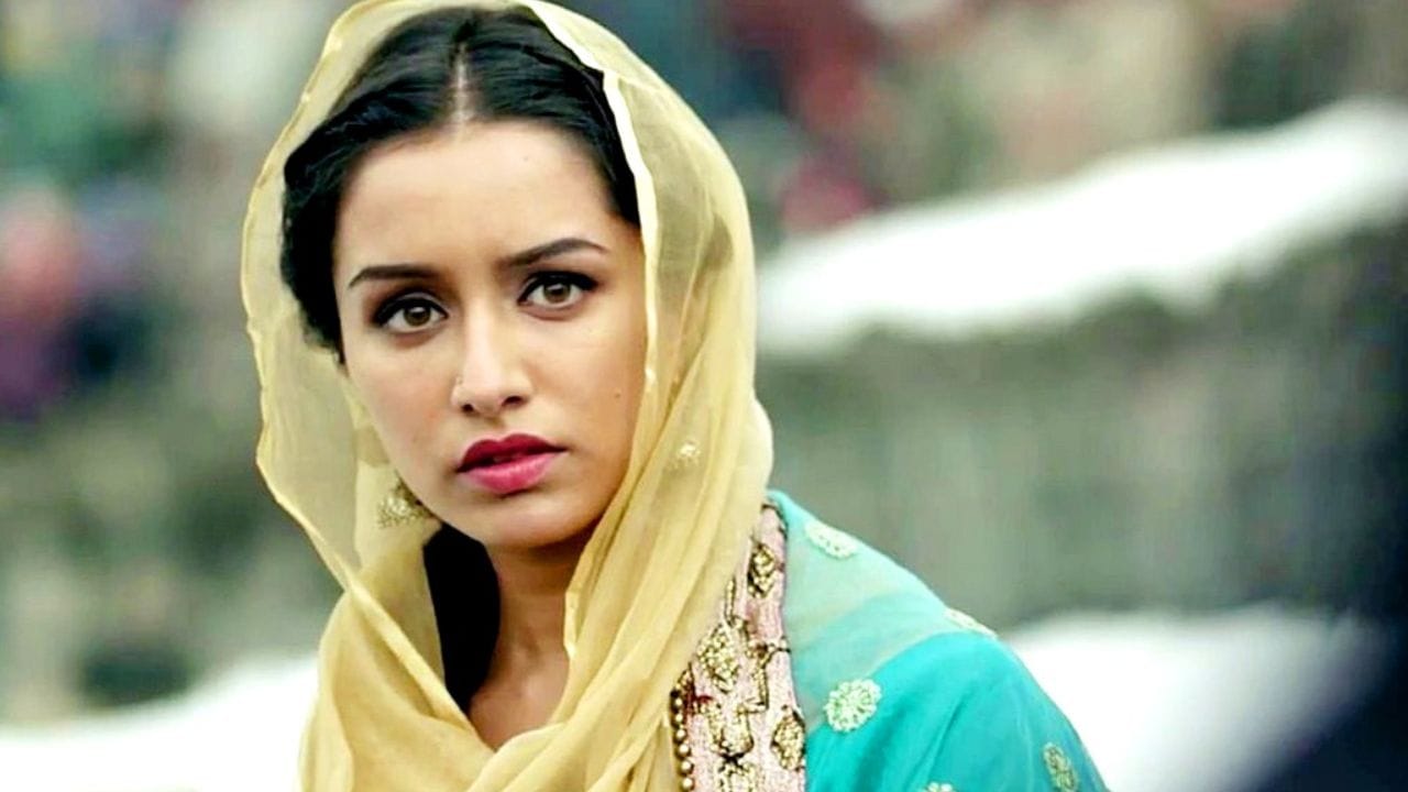 3. Haider (2014) - 'हैदर' हा चित्रपट विशाल भारद्वाज यांनी दिग्दर्शित केला असून यात शेक्सपिअरच्या हॅम्लेटवरुन तो प्रेरित आहे. यात श्रद्धा कपूर हीने अर्शिया नावाचे पात्र साकारले आहे.यात शाहीद कपूरने लीड रोल केला आहे. समीक्षकांनी हा चित्रपट गौरवला होता.