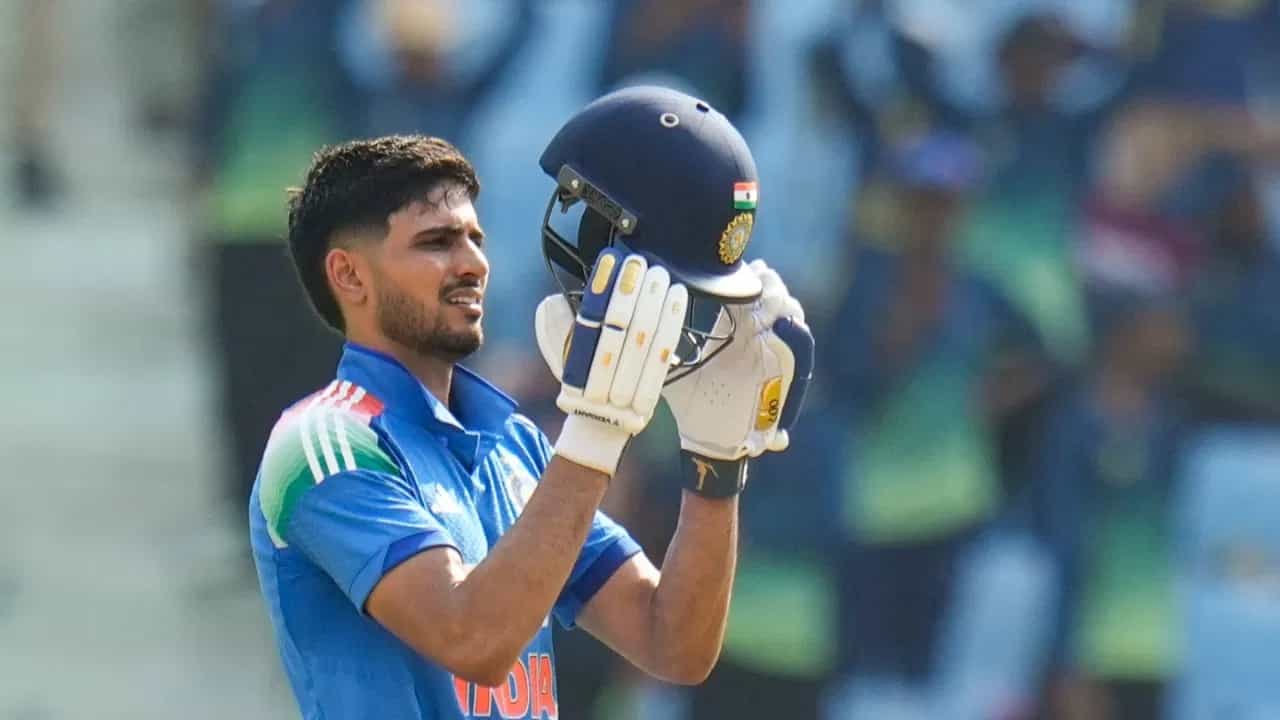 भारताचा कर्णधार शुबमन गिल याने 17 जून रोजी अफगाणिस्तान विरूद्धच्या दुसऱ्या एकदिवसीय सामन्यात चाबूक खेळी केली. शुबमनने 154 धावांची खेळी केली. शुबमनच्या एकदिवसीय कारकीर्दीतील हे नववं शतक ठरलं. शुबमनने यासह मोठा विक्रम आपल्या नावावर केला आहे. (Photo Credit : PTI)