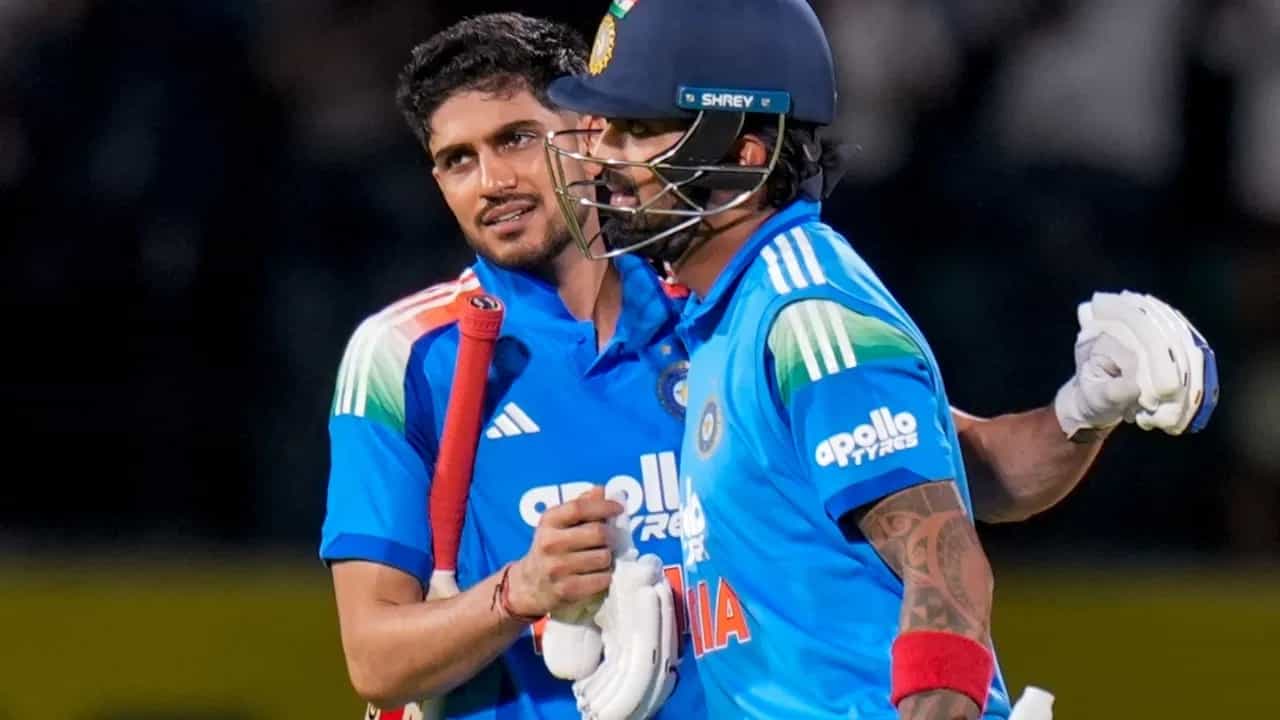 क्रिकेट चाहत्यांना बुधवारी 17 जून रोजी तब्बल 7 सामन्यांचा थरार पाहायला मिळणार आहे. या 7 पैकी टीम इंडियाचे 3 सामने असणार आहे. वुमन्स, मेन्स आणि इंडिया ए भारताचे असे 3 संघ एक्शन मोडमध्ये असणार आहेत. तसेच इतर सामन्यांबाबतही जाणून घेऊयात. (Photo Credit : PTI)