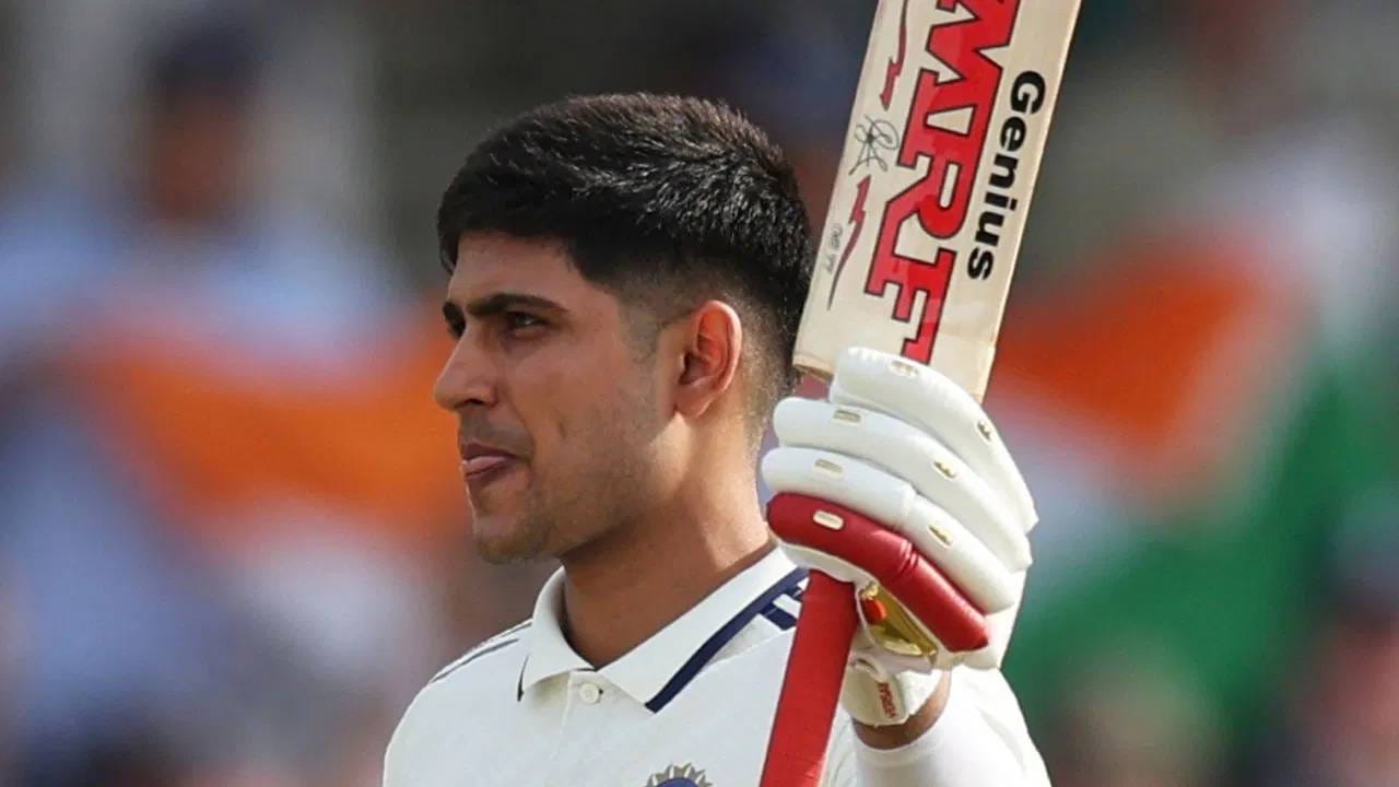 कसोटी क्रिकेटमध्ये कर्णधार म्हणून सर्वाधिक शतकं ही विराट कोहलीने मारली आहे. विराट कोहलीने 20, सुनील गावस्कर यांनी 11, मोहम्मद अझहरूद्दीनने 9, सचिन तेंडुलकरने 7 शतकी खेळी केल्या आहेत. आता शुबमन गिल यांच्या पुढे जाणार का? हे पाहणं औत्सुक्याचं ठरेल. (Photo: PTI)