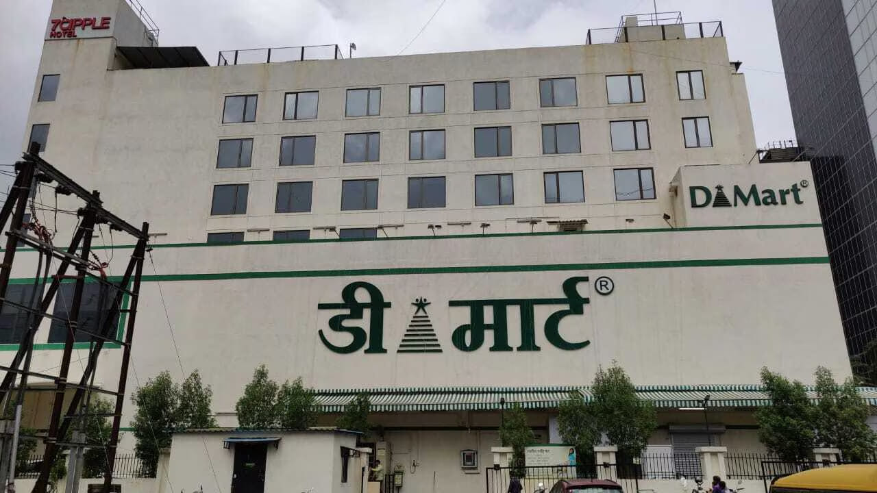 किचनवेअर आणि घरगुती वस्तूंमध्ये स्टीलचे डबे, नॉन-स्टिक पॅन, काचेच्या बाटल्या, प्लास्टिक कंटेनर्स, बेडशीट्स, टॉवेल्स आणि स्वच्छतेच्या साहित्यावर 20 ते 50 टक्क्यांपर्यंत सूट जाहीर करण्यात आली आहे.