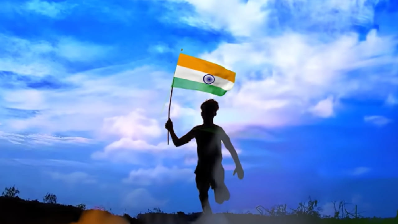 प्रेम धवन यांच्या जीवनातील एक रंजक किस्सा आजही चर्चेत येतो. एकदा प्रसिद्ध अभिनेत्री आणि गायिका सुरैया या चित्रपटाच्या चित्रीकरणासाठी उशिरा पोहोचल्या. कारण त्यांच्या गाडीचा रस्त्यात बिघाड झाला होता.