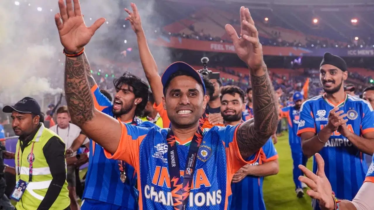 Suryakumar Yadav : सूर्यकुमारचा टी 20 कर्णधारपदावरुन पत्ता कट;टीममधूनही डच्चू मिळणार! Suryakumar Yadav : सूर्यकुमारचा टी 20 कर्णधारपदावरुन पत्ता कट;टीममधूनही डच्चू मिळणार!