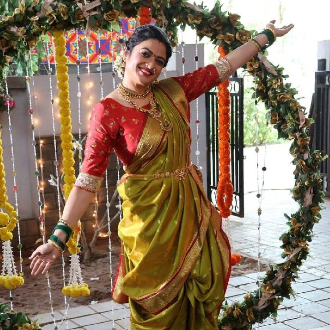 "मी इतका अपमान सहन केला आहे. त्यांना फक्त ओके बोलून मी पुढचा शॉट दिला आणि तो परफेक्ट झाला. कधीकधी फ्लो मध्ये बोलताना हिंदीचा उच्चार चुकतो किंवा टोन चुकीचा वाटतो. काही वर्षे हिंदी काम करून सरावाने मी उत्तम बोलू लागले होते, पण जेव्हा मराठी मालिकेत भूमिका मिळाली, तेव्हा मराठीत गडबड होऊ लागली", असं तिने पुढे सांगितलं. 
