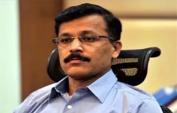 मुंढे यांनी सांगितल्यानुसार किचनमधील भिंती आणि फरशींना टाईल्स असाव्या. या टाईल्स वाशेबल असायला हव्यात. किचनमध्ये चिमनी आणि एक्झॉस्ट असणे महत्त्वाचे आहे. कच्चामाल ठेवण्यासाठी वेगळी मांडणी असणं अनिवार्य आहे.