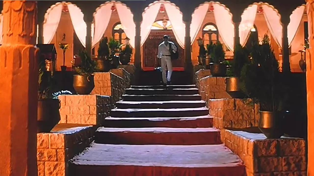 सध्या सर्वत्र बॉलिवूड गाण्यांची क्रेझ पाहायला मिळते. कधी प्रवास करताना किंवा एकटं वाटत असेल तर अनेकजण कानात हेडफोन घालून गाणी ऐकतात. पण ही गाणी लिहिण्यामागे, ती कंपोज करण्यामागे एक वेगळीच कथा दडलेली असते. सध्या बॉलिवूडमधील असेच एक गाणे चर्चेत आहे. हे गाणे अनेकजण ब्रेकअप झाल्यानंतर ऐकतात. पण तुम्हाला माहिती आहे का हे गाणे गायकाला पहाटे 4 वाजता सुचलं होतं. जाणून घ्या या गाण्याविषयी...