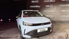Tata Tiago चा नवा लुक, 5 भन्नाट फीचर्समुळे सेगमेंटमध्ये सर्वोत्तम.