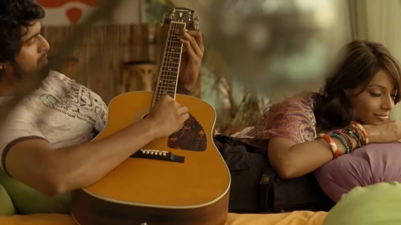 ‘Te Amo’ सिनेमा दम मारो दम मधील आहे. या चित्रपटाचे दिग्दर्शन रोहन सिप्पी यांनी केले होते. सिनेमामध्ये अभिषेक बच्चन, बिपाशा बासु, प्रतीक बब्बर आणि आदित्य पंचोली यांच्या प्रमुख भूमिका होत्या. रिपोर्ट्सनुसार, सिनेमाचे बजेट सुमारे ३५ कोटी रुपये होते. तर त्याने जगभरात सुमारे ५० कोटी रुपयांपेक्षा जास्त व्यवसाय केला. पण सिनेमाचे गाणे आजही फॅन्सना खूप आवडते.
