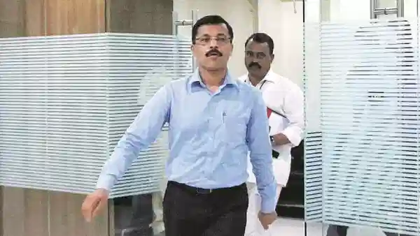 मोठी बातमी! धडाकेबाज अधिकारी तुकाराम मुंढेंना पदावरून हटवलं, आता नव्या अधिकाऱ्याकडे कार्यभार