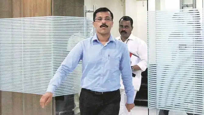 मोठी बातमी! धडाकेबाज अधिकारी तुकाराम मुंढेंना पदावरून हटवलं, आता नव्या अधिकाऱ्याकडे कार्यभार