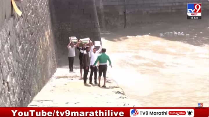 Mumbai | मुंबईच्या समुद्रकिनारी मोठा गोंधळ! तुपकरांच्या आंदोलनाला तीव्र वळण; थेट... Mumbai | मुंबईच्या समुद्रकिनारी मोठा गोंधळ! तुपकरांच्या आंदोलनाला तीव्र वळण; थेट...