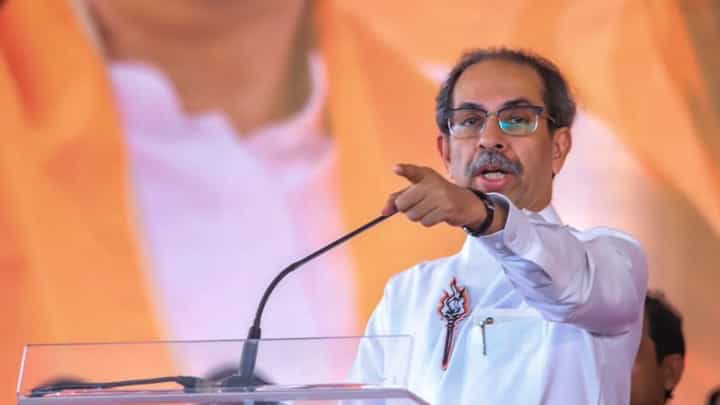 खासदारांनी साथ सोडली की नाही? उद्धव ठाकरेंच्या प्रतिक्रियेवरून सगळंच समजलं, पहा... खासदारांनी साथ सोडली की नाही? उद्धव ठाकरेंच्या प्रतिक्रियेवरून सगळंच समजलं, पहा...
