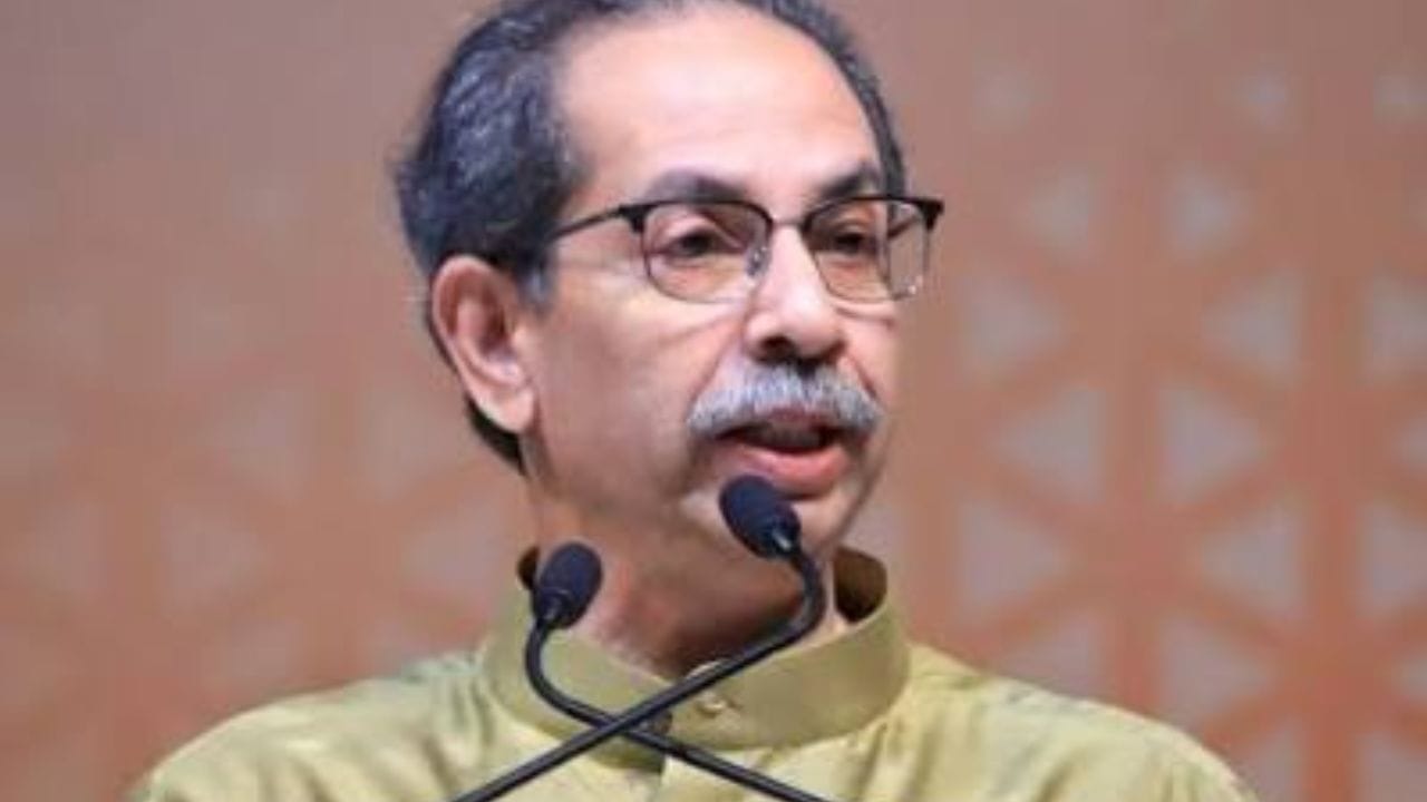 ठाकरे गटाचे खासदार शिंदेंच्या संपर्कात? ठाकरेंच्या बैठकीला उपस्थित असलेला खासदार माध्यमांसमोर, म्हणाला उद्या मीही दिल्लीला... ठाकरे गटाचे खासदार शिंदेंच्या संपर्कात? ठाकरेंच्या बैठकीला उपस्थित असलेला खासदार माध्यमांसमोर, म्हणाला उद्या मीही दिल्लीला...