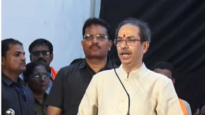 मोठी बातमी! 6 बंडखोर खासदार अपात्र होणार? शिवसेना ठाकरे गटाची मोठी खेळी, उद्धव ठाकरेंकडून डाव पलटवण्याची तयारी
