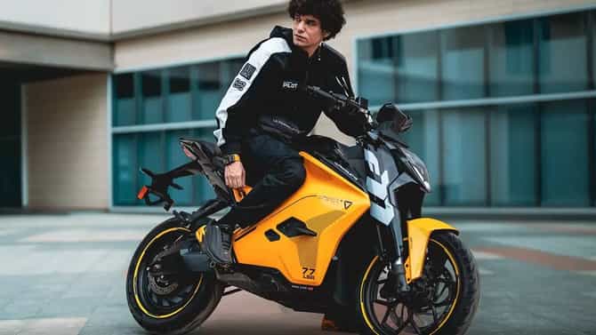 भारताचा डंका! जगातील सर्वात धोकादायक Isle of Man TT सर्किट पूर्ण करणारी Ultraviolette F77 ठरली पहिली भारतीय बाईक