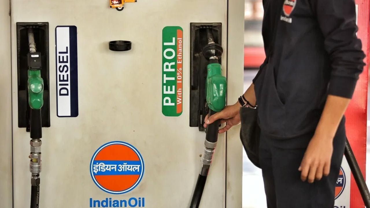 Petrol-Diesel Price: पेट्रोल आणि डिझेलच्या किमती आणखी वाढणार? सरकारकडून मोठी अपडेट समोर Petrol-Diesel Price: पेट्रोल आणि डिझेलच्या किमती आणखी वाढणार? सरकारकडून मोठी अपडेट समोर