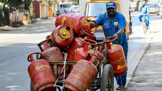 LPG Connection: एलपीजी संदर्भात सरकारचा मोठा निर्णय, आठ दिवसांत हे एक काम उरकून घ्या अन्यथा...