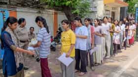 नीट पुर्नपरीक्षेदरम्यान धक्कादाय प्रकार; विद्यार्थ्याने चक्क....