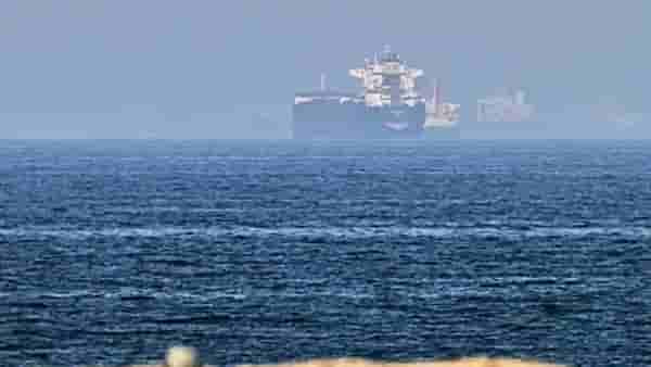US-Iran : जगात खळबळ ! इराण- अमेरिकेचं पुन्हा बिनसलं? US चा पुन्हा मोठा हल्ला, होर्मुजचा बदला घेत...
