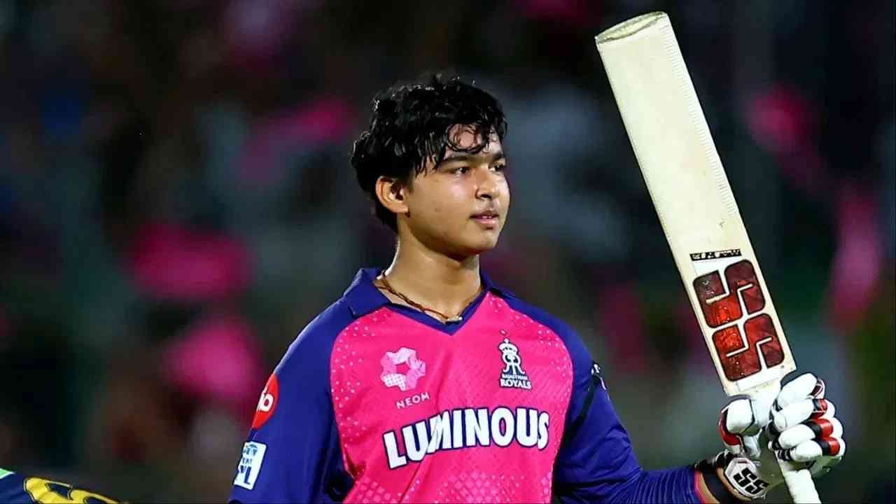 वैभव सूर्यवंशीने आयपीएल 2026 मध्ये धावांचा पाऊस पाडला आहे. त्याला टीम इंडियात स्थान देण्याची मागणी होत आहे. टॉप ऑर्डरमध्ये भारताकडे ईशान किशन, अभिषेक शर्मा आणि संजू सॅमसन हे तीन पर्याय आहेत. वैभव सूर्यवंशीची टीममध्ये निवड झाल्यास त्याला प्लेइंग इलेव्हनमध्ये कुठल्या स्थानावर खेळवायचं हे श्रेयस समोरील आव्हान असेल. (IPL/BCCI)