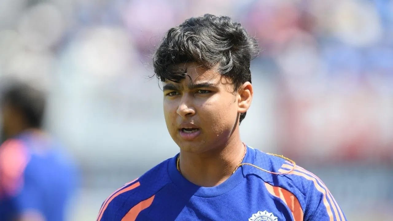 आयपीएल स्पर्धेच्या 19 व्या मोसमात अनेक विक्रम करणाऱ्या वैभव सूर्यवंशी याची भारतीय संघात पहिल्यांदाच निवड करण्यात आली. मात्र वैभवला आयर्लंड विरुद्ध पदार्पणाची संधी काही मिळाली नाही. त्यामुळे वैभवला आंतरराष्ट्रीय पदार्पणासाठी काही दिवस प्रतिक्षा करावी लागणार आहे. (Photo Credit: Getty Images)