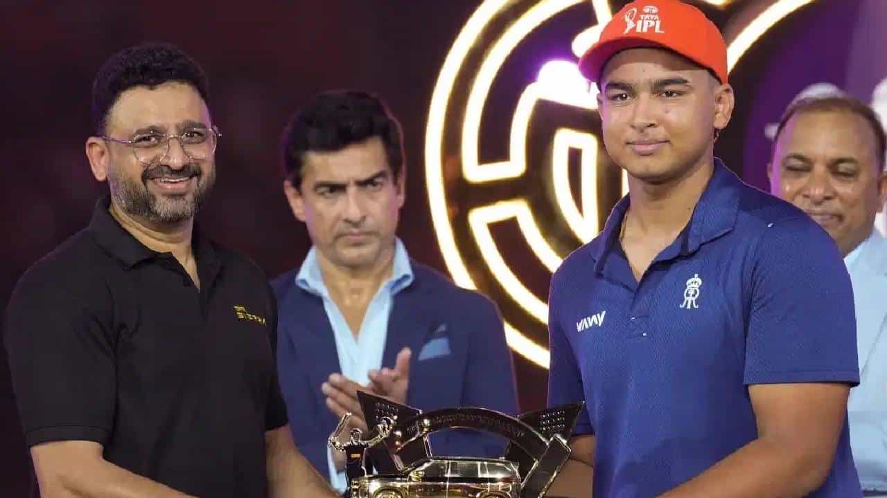 IPL 2026 Vaibhav Sooryavanshi : जेत्या RCB पेक्षाही वैभव सूर्यवंशी ठरला लकी, कार, पैशांचा पाऊस आणि... किती मिळालं बक्षीस ?