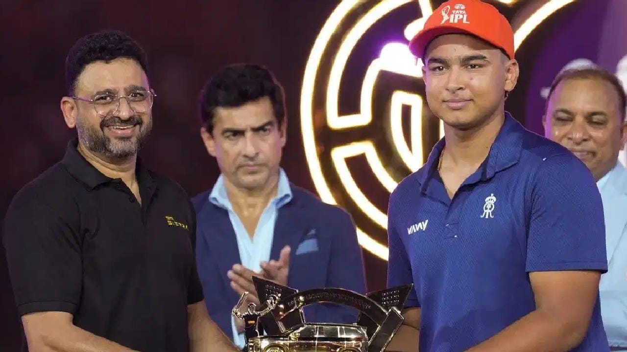 IPL 2026 Vaibhav Sooryavanshi : जेत्या RCB पेक्षाही वैभव सूर्यवंशी ठरला लकी, कार, पैशांचा पाऊस आणि... किती मिळालं बक्षीस ? IPL 2026 Vaibhav Sooryavanshi : जेत्या RCB पेक्षाही वैभव सूर्यवंशी ठरला लकी, कार, पैशांचा पाऊस आणि... किती मिळालं बक्षीस ?