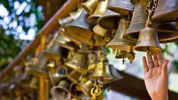 Vastu Shastra : सकाळी झोपेतून उठताच जर हे आवाज कानी पडले तर समजून जा, दिवसभरात नक्की आनंदाची बातमी मिळणार