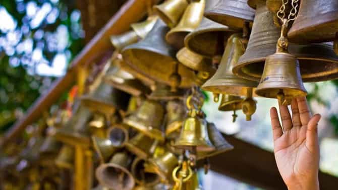 Vastu Shastra : सकाळी झोपेतून उठताच जर हे आवाज कानी पडले तर समजून जा, दिवसभरात नक्की आनंदाची बातमी मिळणार