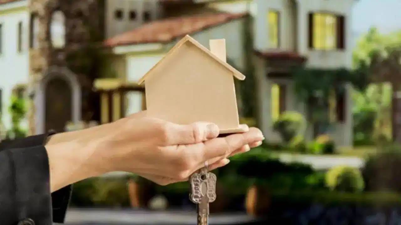 Vastu Tips: अधम आणि सिंहमुखी जमीन कशी असते? घर बांधणीसाठी अशुभ असण्याचं कारण काय? जाणून घ्या Vastu Tips: अधम आणि सिंहमुखी जमीन कशी असते? घर बांधणीसाठी अशुभ असण्याचं कारण काय? जाणून घ्या