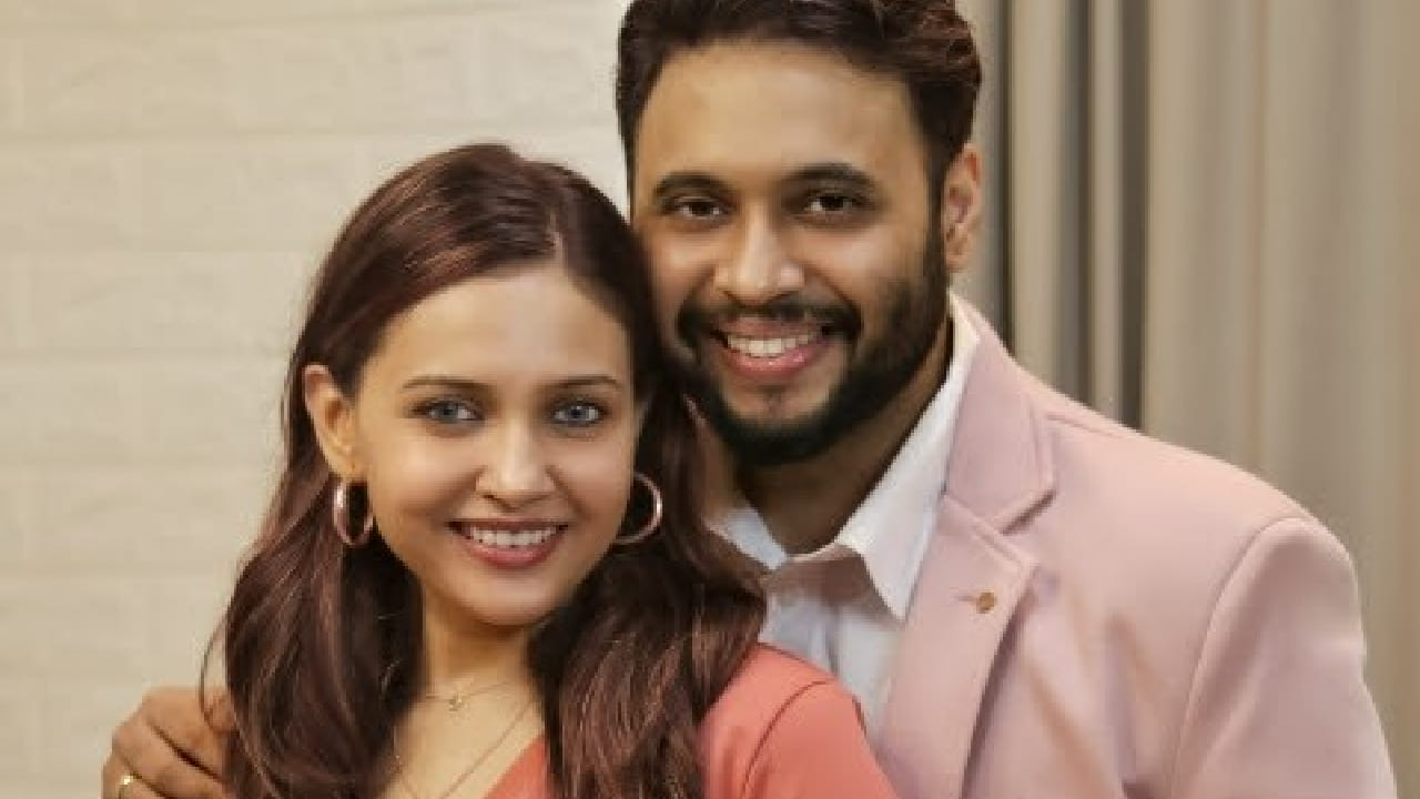 तसेच इमारतीतील काही व्यक्तींकडून धमक्या मिळत असल्याचा दावा करत प्रसाद वेदपाठकने पोलीस संरक्षणाची मागणी केली आहे.
