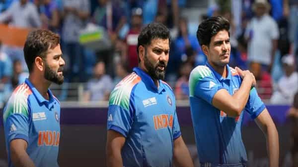आयसीसीच्या वनडे रँकिंगमध्ये टीम इंडियाच्या फलंदाजांचा वरचष्मा पाहायला मिळाला आहे. फलंदाजांच्या क्रमवारीत टॉप 4 मध्ये कोण कोण आहेत? हे जाणून घेऊयात. (Photo Credit : PTI)