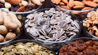 बदाम, शेंगदाणे आणि सूर्यफुलाच्या बिया… यापैकी कशामध्ये आहेत सर्वाधिक Vitamin E
