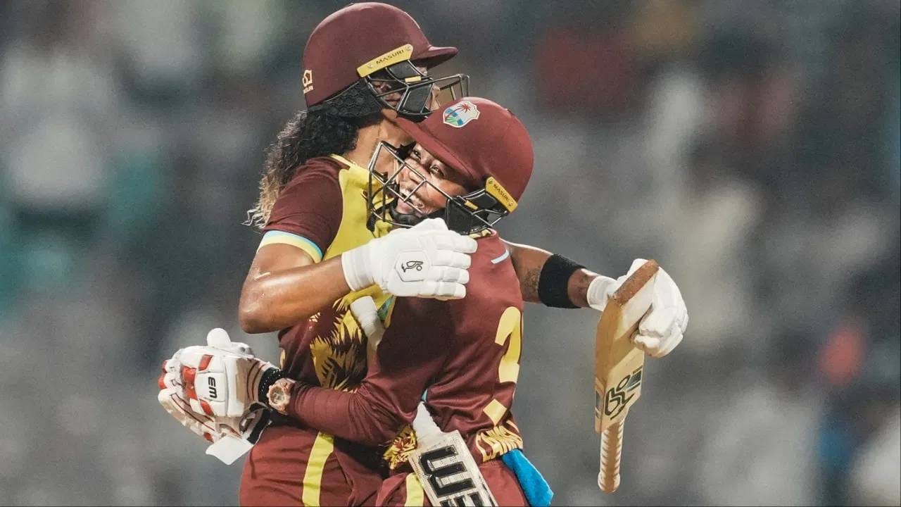 शिमेन कँपबेलने 2009 मध्ये टी20 आंतरराष्ट्रीय क्रिकेटमध्ये पदार्पण केलं होतं. त्यानंतर पहिल्यांदाच अर्धशतक ठोकलं आहे. वुमन्स टी20 क्रिकेटध्ये कोणत्याही महिला खेळाडूसाठी अर्धशतकासाठीची दीर्घ प्रतीक्षा ठरली आहे. कँपबेलने 123व्या टी20 आंतरराष्ट्रीय सामन्यात अर्धशतकी खेळी केली. (Photo: PTI)